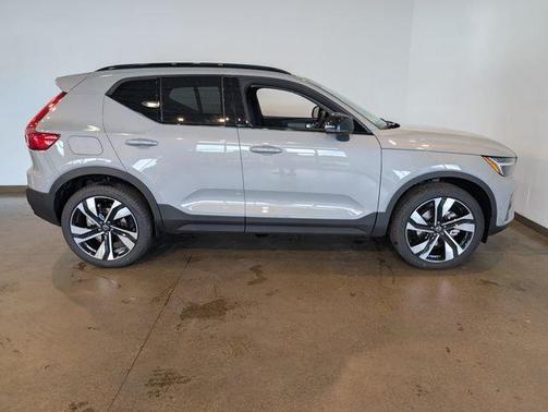 2026 Volvo XC40 B5 Ultra