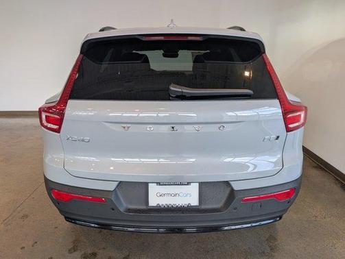 2026 Volvo XC40 B5 Ultra