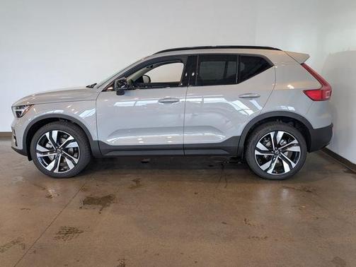 2026 Volvo XC40 B5 Ultra