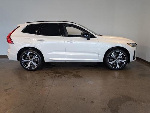 2025 Volvo XC60 Plug-In Hybrid T8 Ultra