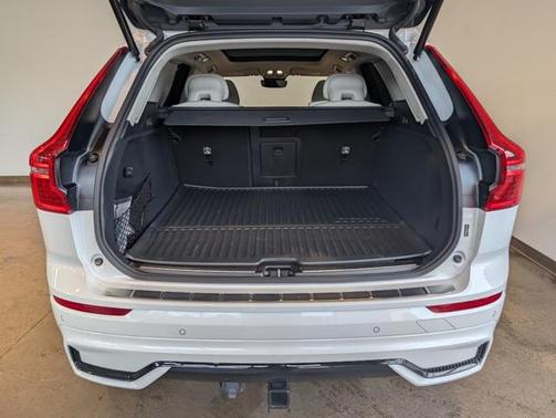 2025 Volvo XC60 Plug-In Hybrid T8 Ultra