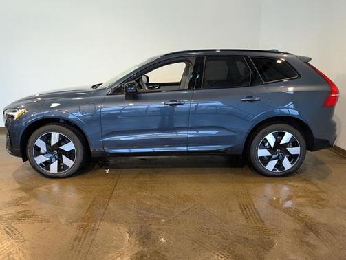 2025 Volvo XC60 Plug-In Hybrid T8 Plus