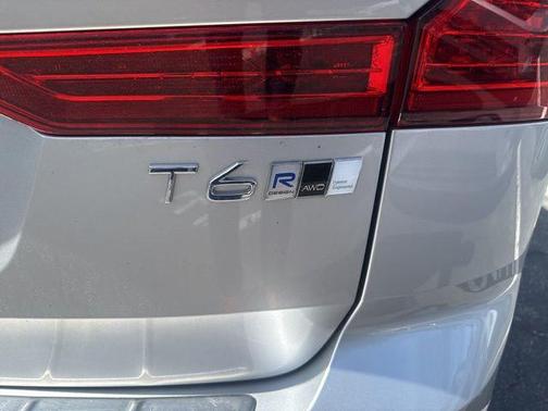 Bright Silver Metallic 2020 Volvo XC60 T6 R-Design