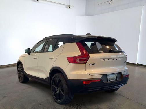 Crystal White 2026 Volvo XC40 B5 Ultra Black Edition