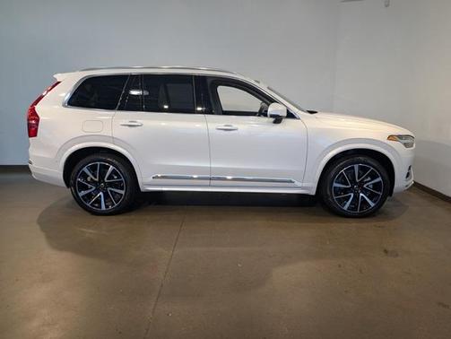 2024 Volvo XC90 B5 Plus Bright Theme