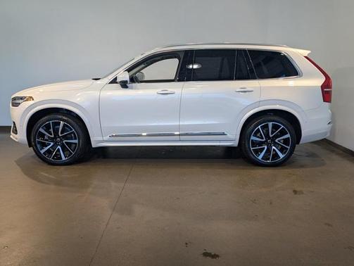 2024 Volvo XC90 B5 Plus Bright Theme
