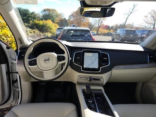 2024 Volvo XC90 B5 Plus Bright Theme