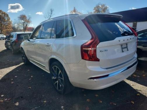 2024 Volvo XC90 B5 Plus Bright Theme