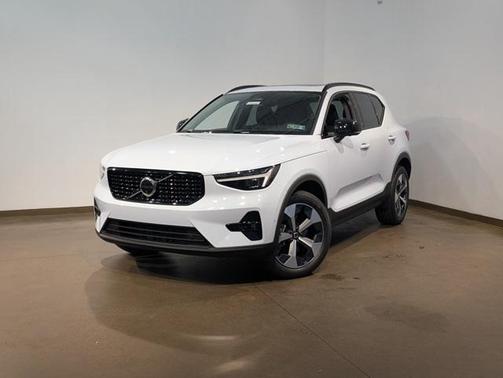 2026 Volvo XC40 B5 Plus
