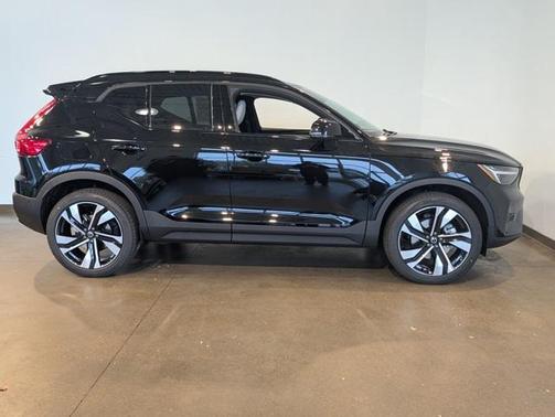 2026 Volvo XC40 B5 Ultra