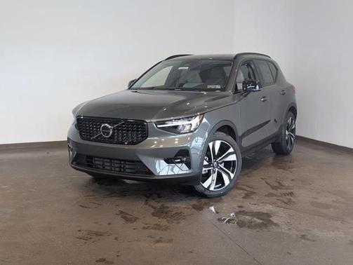 Forest Lake 2026 Volvo XC40 Plus, B5 AWD Gas (mild hybrid), Dark
