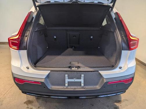 2026 Volvo XC40 B5 Core Dark Theme