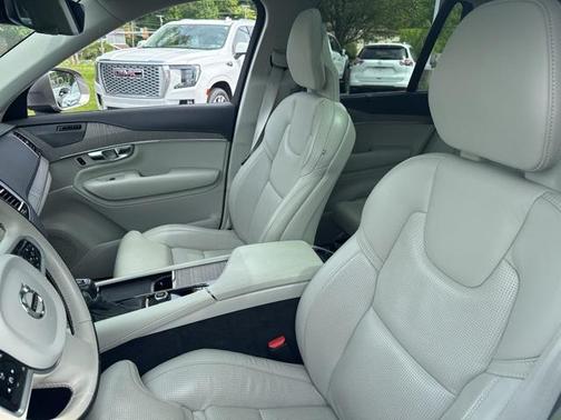 2022 Volvo XC90 T6 Inscription