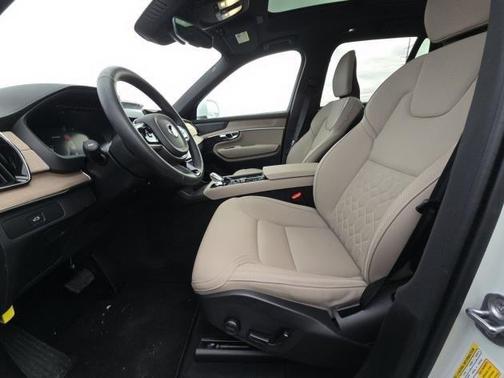 2025 Volvo XC90 B6 Plus 7-Seater