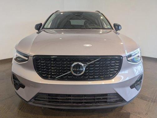 2026 Volvo XC40 Plus, B5 AWD Gas (mild hybrid), Dark