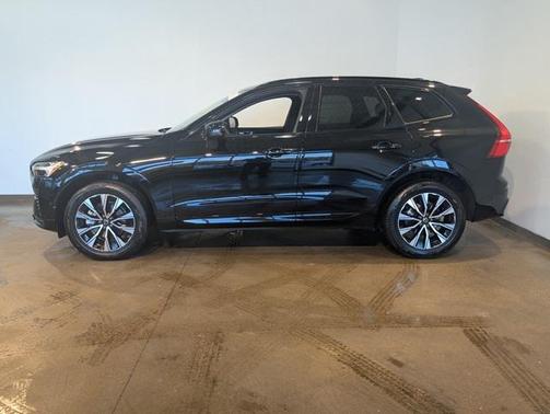 2023 Volvo XC60 B5 Plus Dark Theme
