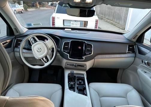 2024 Volvo XC90 B5 Plus Bright Theme