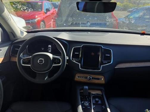 2024 Volvo XC90 B5 Plus Bright Theme