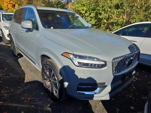 2024 Volvo XC90 B5 Plus Bright Theme