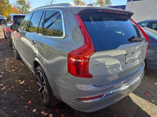 2024 Volvo XC90 B5 Plus Bright Theme