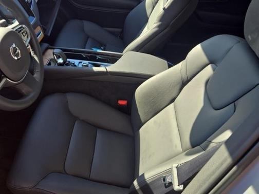 2024 Volvo XC90 B5 Plus Bright Theme