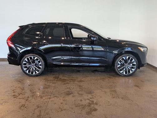 2026 Volvo XC60 B5 Ultra Black Edition