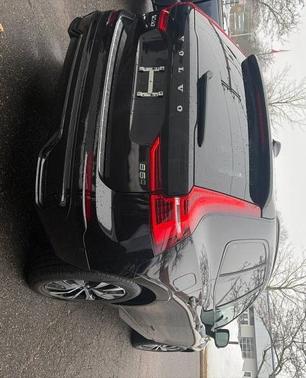 2023 Volvo XC60 B5 Plus Dark Theme