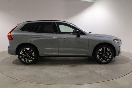 Vapour Grey Metallic 2026 Volvo XC60 B5 Plus