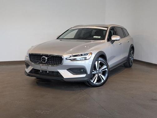 2025 Volvo V60 Cross Country B5 Plus