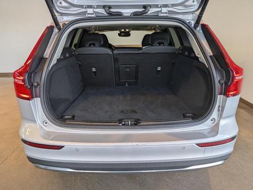 2025 Volvo V60 Cross Country B5 Plus