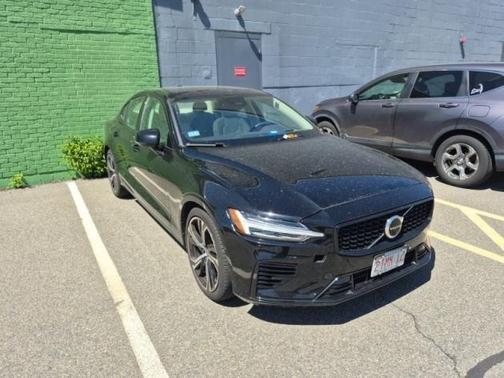 2023 Volvo S60 Recharge Plug-In Hybrid T8 Ultimate Dark Theme