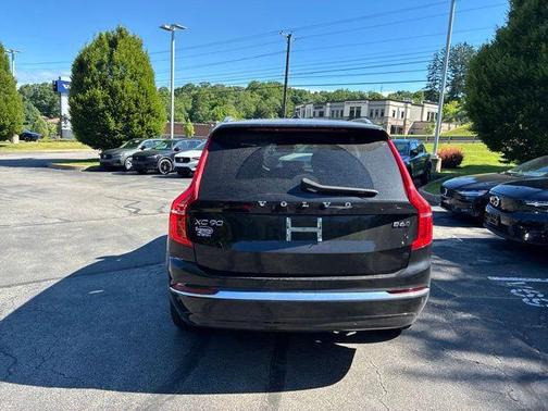 Onyx Black Metallic 2023 Volvo XC90 B6 Plus 7-Seater