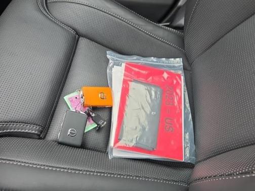 2023 Volvo XC60 B5 Ultimate Bright Theme