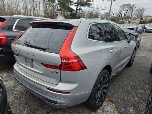 2023 Volvo XC60 B5 Ultimate Bright Theme
