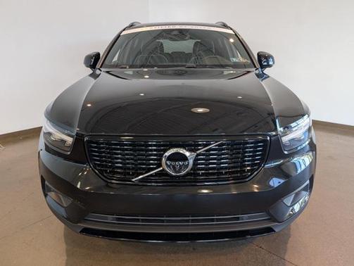 2022 Volvo XC40 T5 R-Design