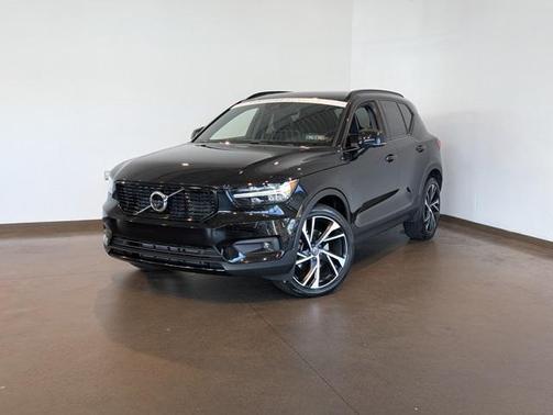 2022 Volvo XC40 T5 R-Design