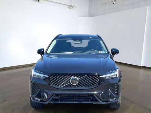 Onyx Black Metallic 2026 Volvo XC60 B5 Ultra