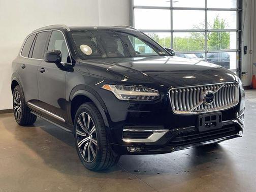 Onyx Black Metallic 2023 Volvo XC90 B5 Plus
