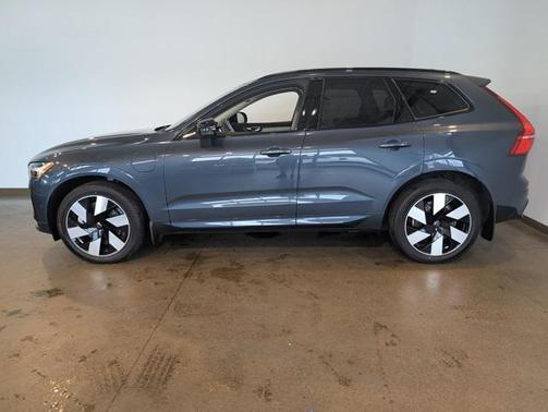 2025 Volvo XC60 Plug-In Hybrid T8 Plus
