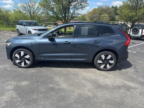 2025 Volvo XC60 Plug-In Hybrid T8 Plus
