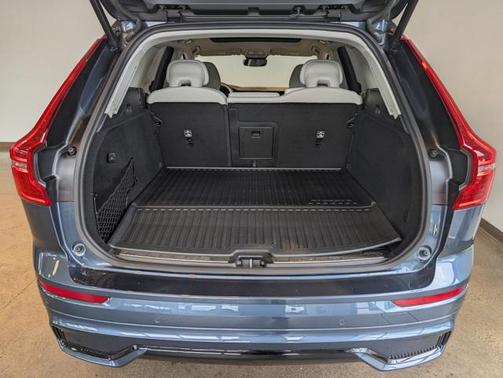 2025 Volvo XC60 Plug-In Hybrid T8 Plus