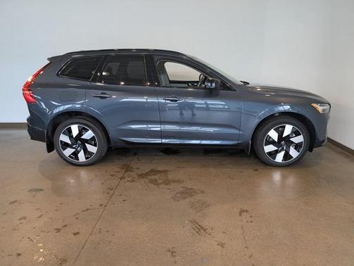 2025 Volvo XC60 Plug-In Hybrid T8 Plus