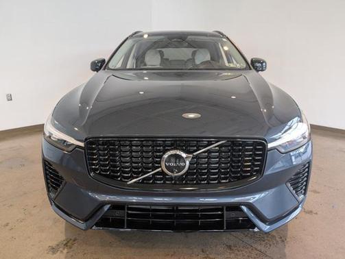 2025 Volvo XC60 Plug-In Hybrid T8 Plus