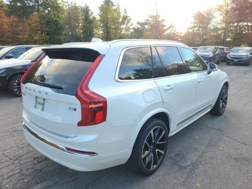 2024 Volvo XC90 B5 Plus Bright Theme