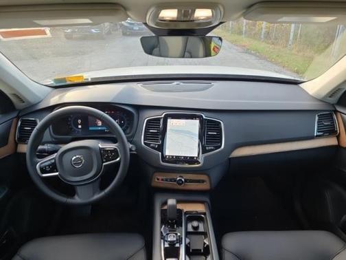 2024 Volvo XC90 B5 Plus Bright Theme