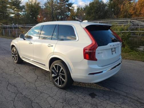 2024 Volvo XC90 B5 Plus Bright Theme