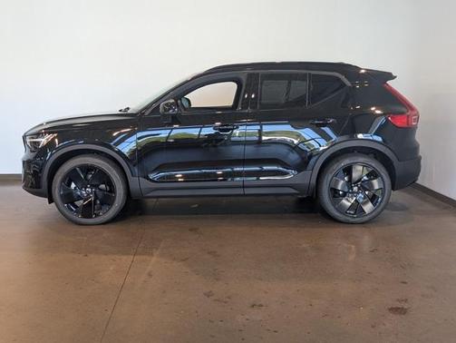 2026 Volvo XC40 B5 Ultra Black Edition