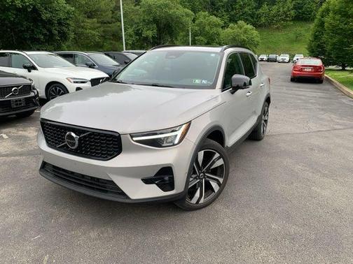 Silver Dawn Metallic 2023 Volvo XC40 B5 Plus Dark Theme