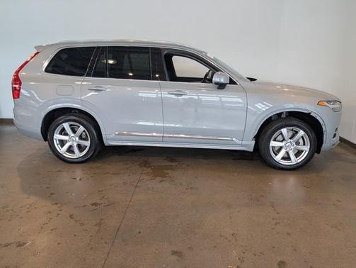 2024 Volvo XC90 B5 Core Bright Theme
