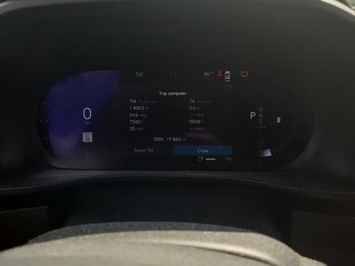 2024 Volvo XC40 B5 Plus Dark Theme
